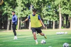 满冠入口 -集结日足总杯传出新动向；新疆广汇遗憾出局；管理层表态：赛场秩序良好；赛程密集仍需轮换的简单介绍